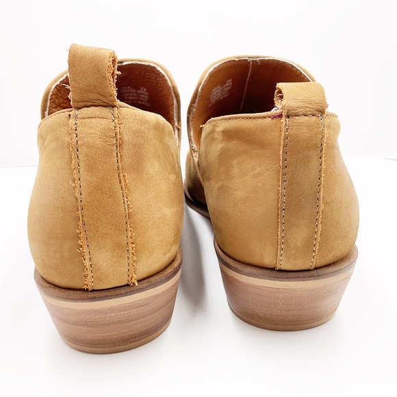 {ARTISAN BY ZIGI} Adal Pointed Toe Block Heel Slip On Leather Booties - Picture 11 of 16